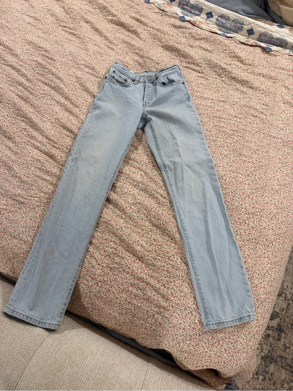 Women’s Light Blue Straight Leg Levi’s Jeans